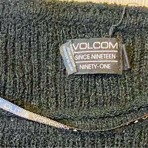 Size Medium Volcom Black Knit Sweater. - Picture 2 of 3